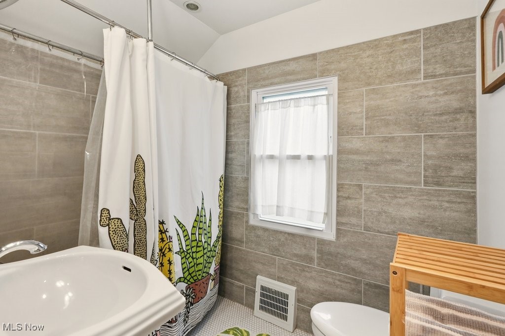 18209 Cornwall Road Cleveland, OH 44119 - Photo 22 of 31 Gallery Image 22