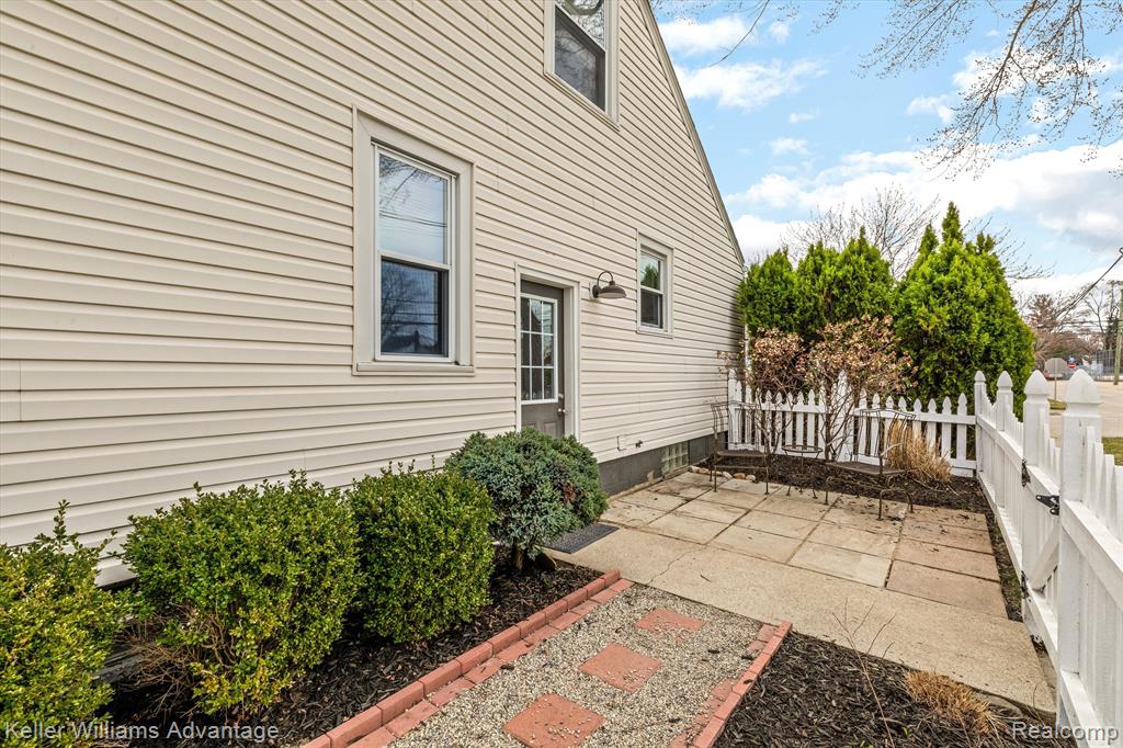 2290 Princeton Road Berkley, MI 48072 - Photo 40 of 50