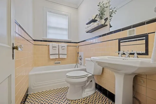 $1,425,000 | 4065 Peachtree Dunwoody Road, Atlanta, GA 30342