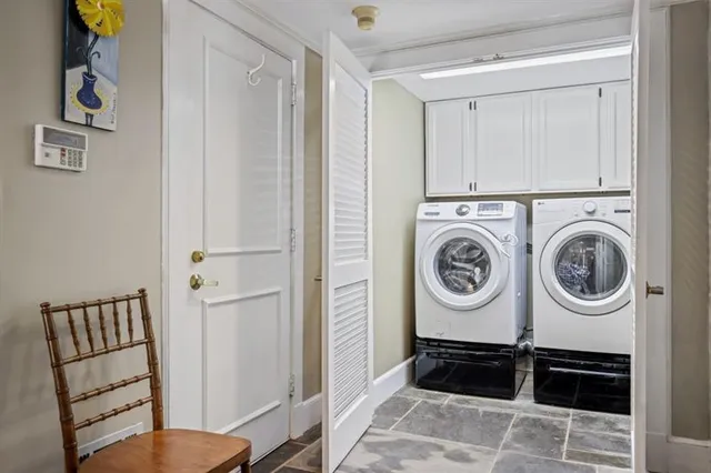 $1,425,000 | 4065 Peachtree Dunwoody Road, Atlanta, GA 30342