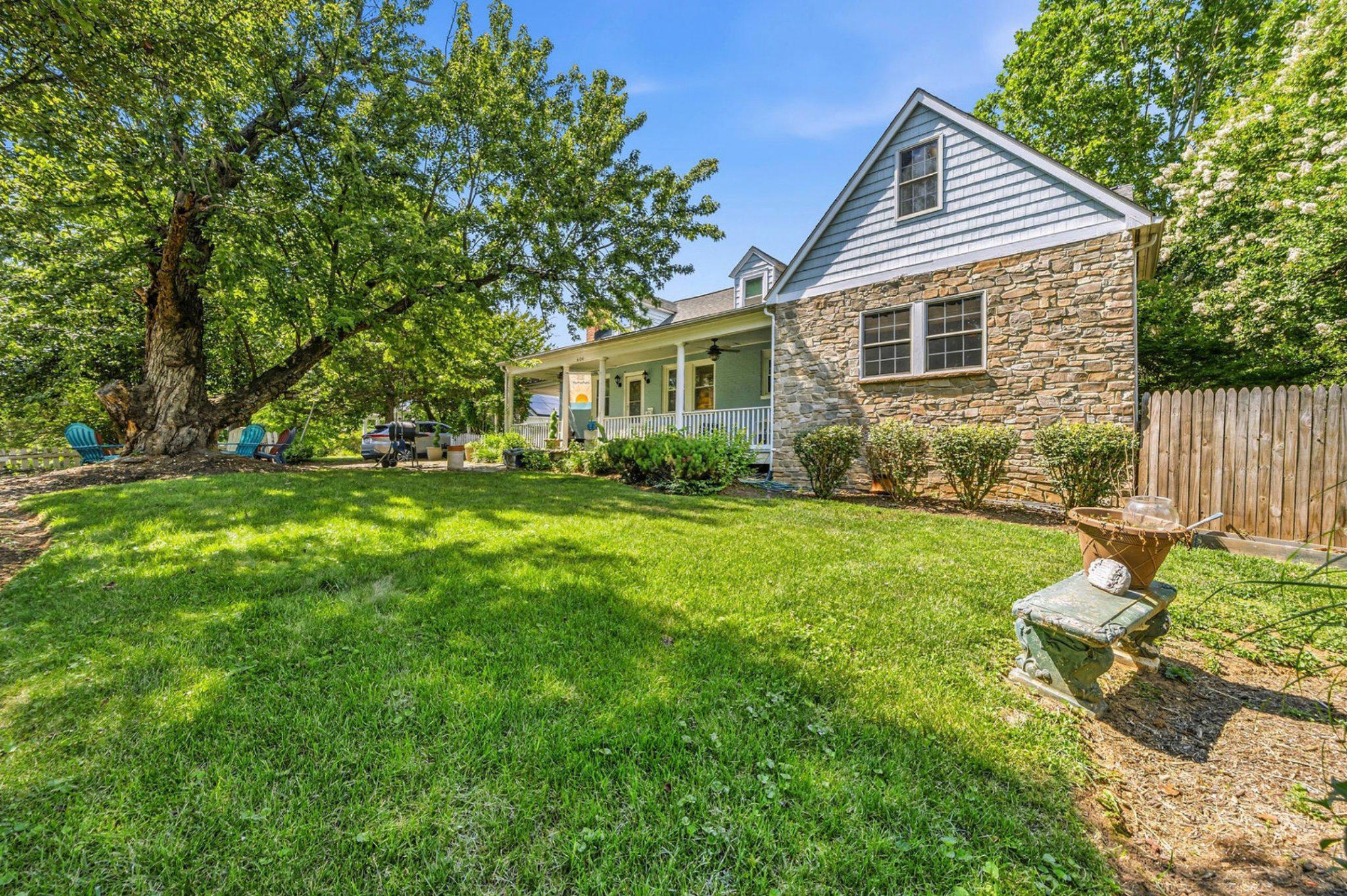 606 Edwards Ferry Road Northeast Leesburg, VA 20176 - Photo 3 of 49 Charming home with lush green yard.