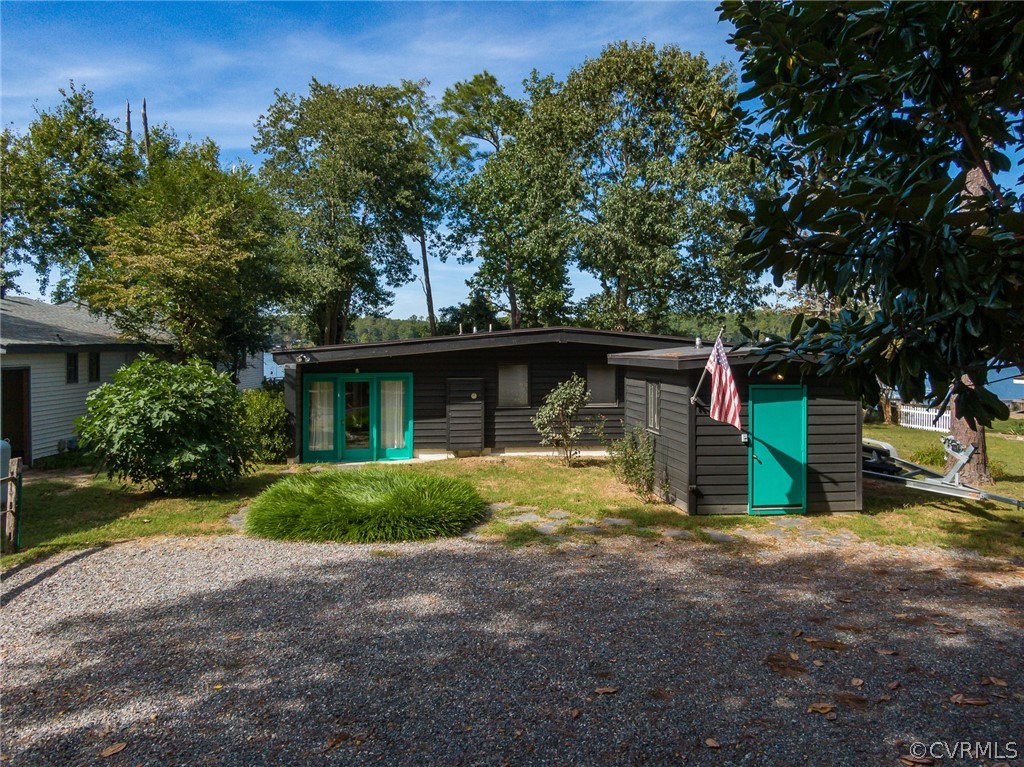 6279 Holly Trail Gloucester, VA 23061 - Photo 6 of 45 a view of a house with a yard and large tree