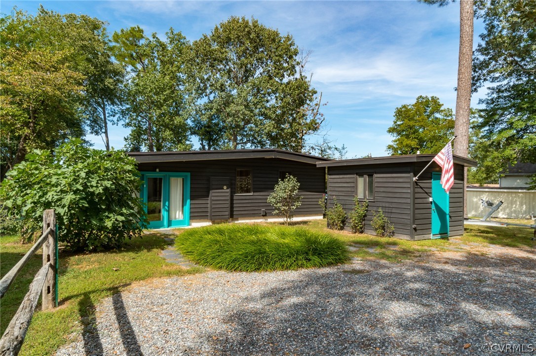 6279 Holly Trail Gloucester, VA 23061 - Photo 7 of 45 a front view of a house with garden