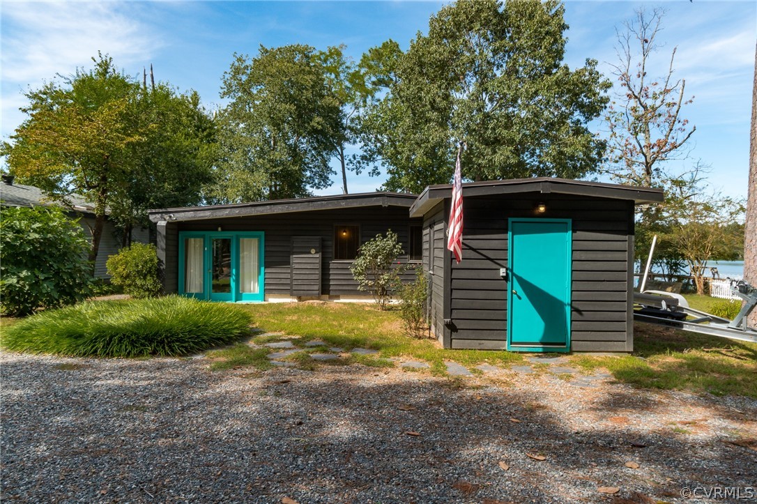 6279 Holly Trail Gloucester, VA 23061 - Photo 8 of 45 a front view of a house with garden