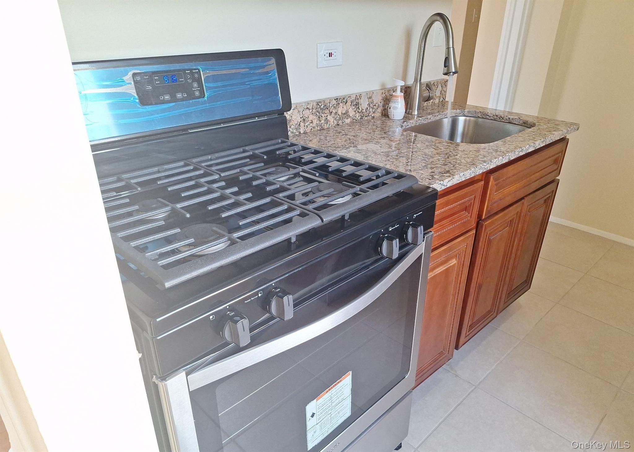 3475 Greystone Avenue, Unit 7E Bronx, NY 10463 - Photo 11 of 12 a close view of appliances