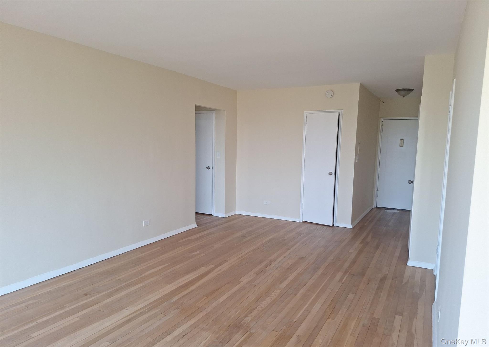 3475 Greystone Avenue, Unit 7E Bronx, NY 10463 - Photo 9 of 12 a view of empty room with wooden floor and fan
