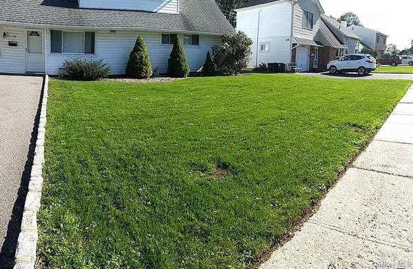 $750,000 | 15 Falcon Lane, Levittown, NY 11756