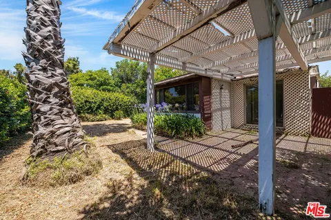 $3,195,000 | 10058 Valley Spring Lane, Toluca Lake, CA 91602
