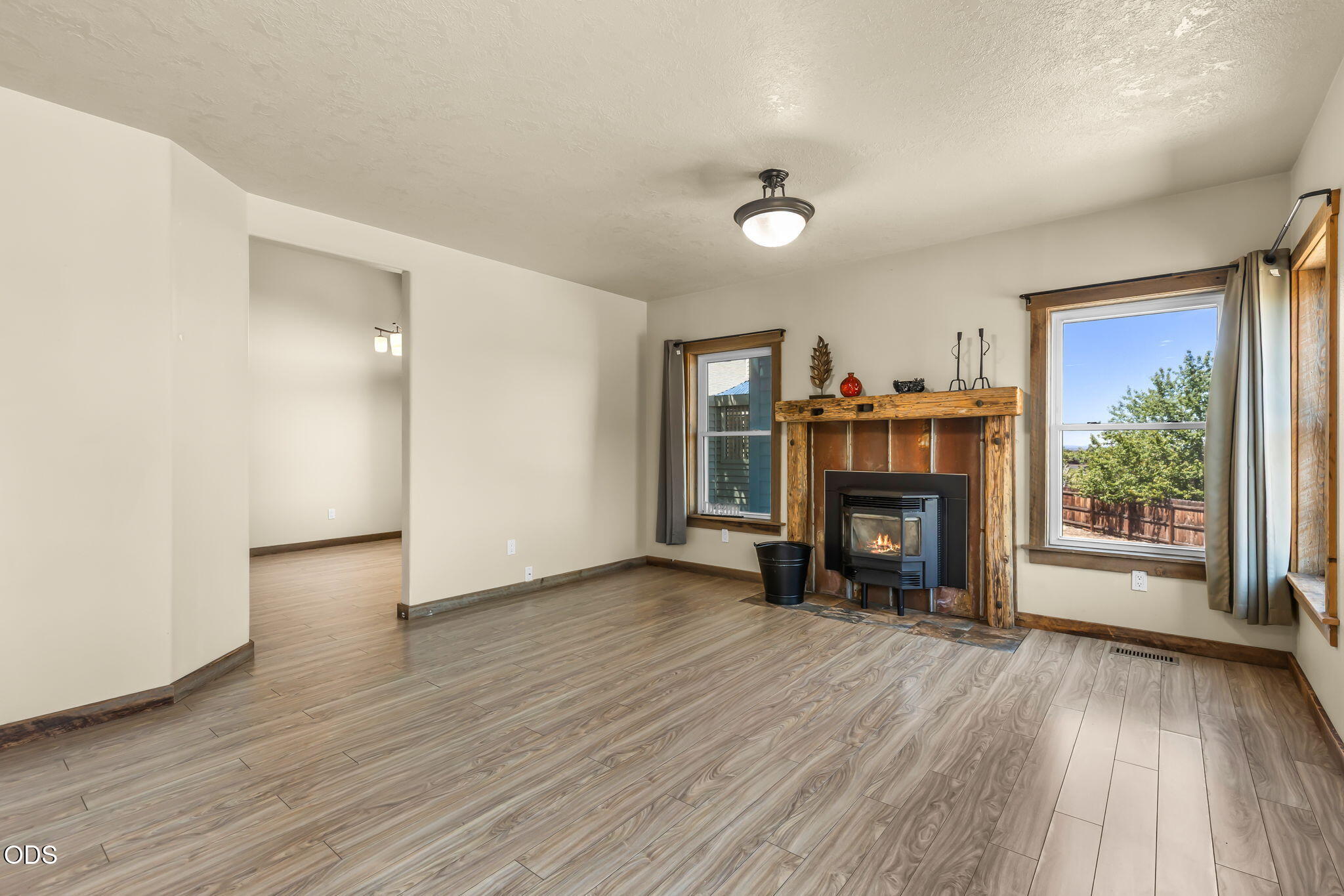 2486 Southwest Valleyview Drive Redmond, OR 97756 - Photo 15 of 55 an empty room with furniture and a fireplace