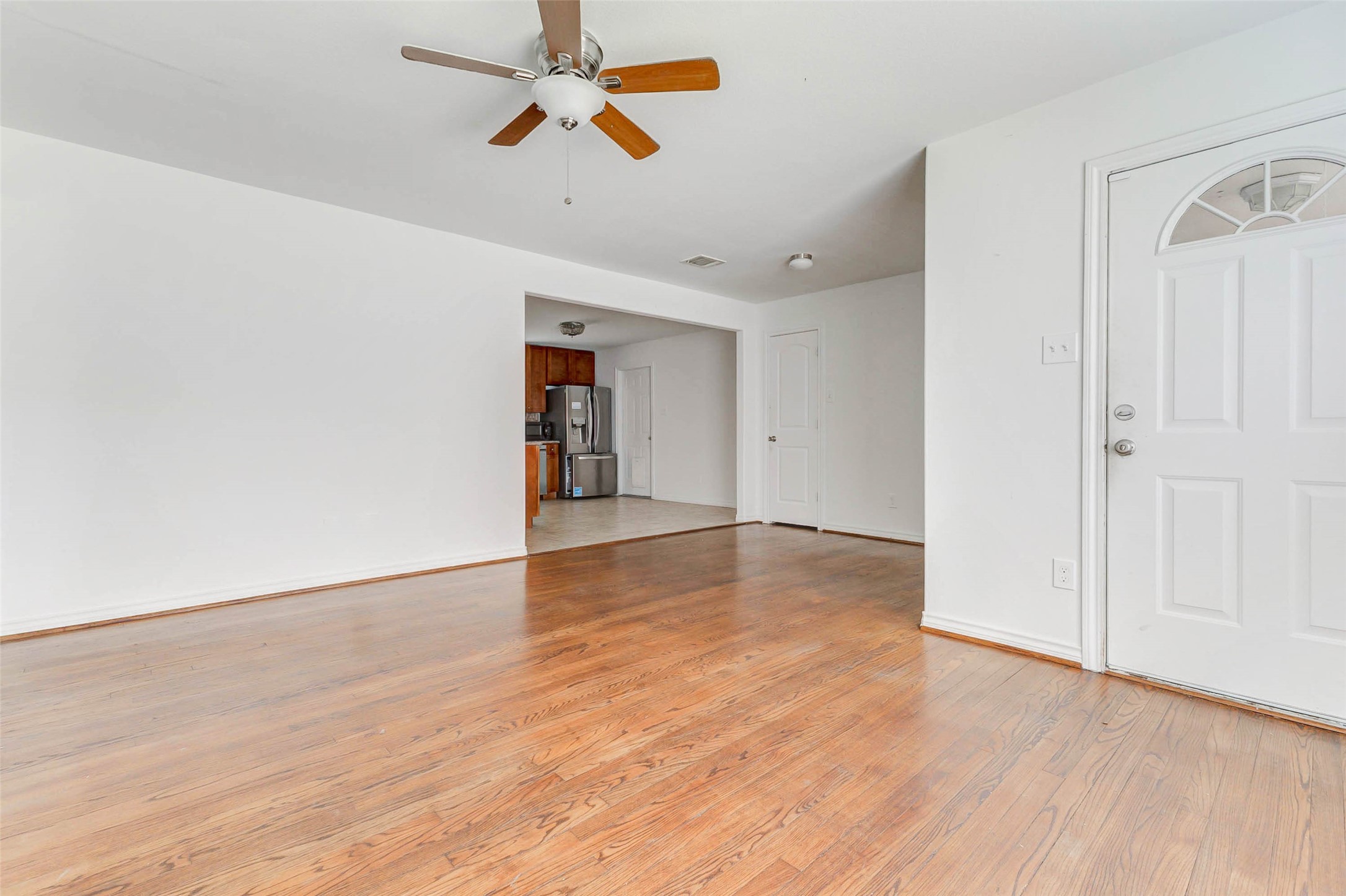 230 Bizerte Street Houston, TX 77022 - Photo 8 of 34