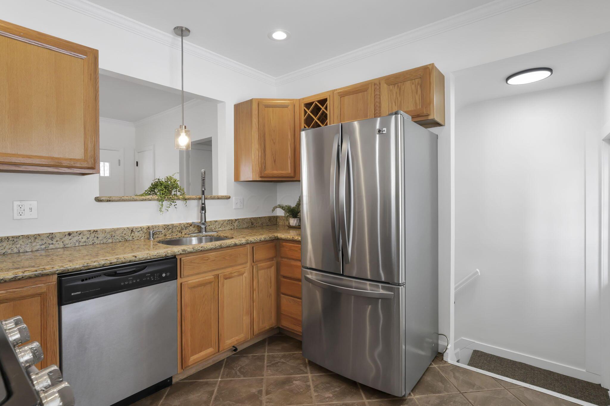 180 North Harding Road Columbus, OH 43209 - Photo 15 of 38 Kitchen