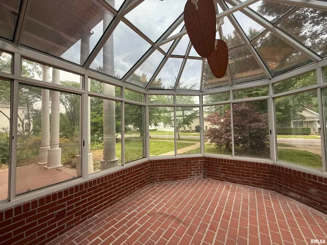 $279,900 | 215 3rd Street, Carmi, IL 62821