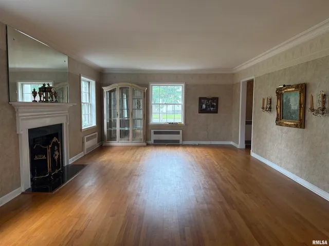 $279,900 | 215 3rd Street, Carmi, IL 62821