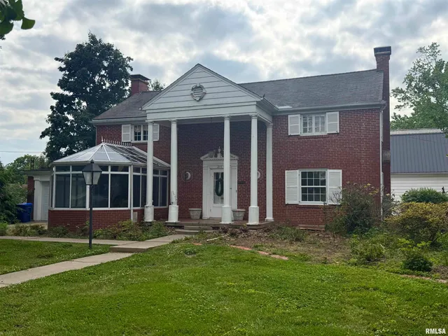 $279,900 | 215 3rd Street, Carmi, IL 62821