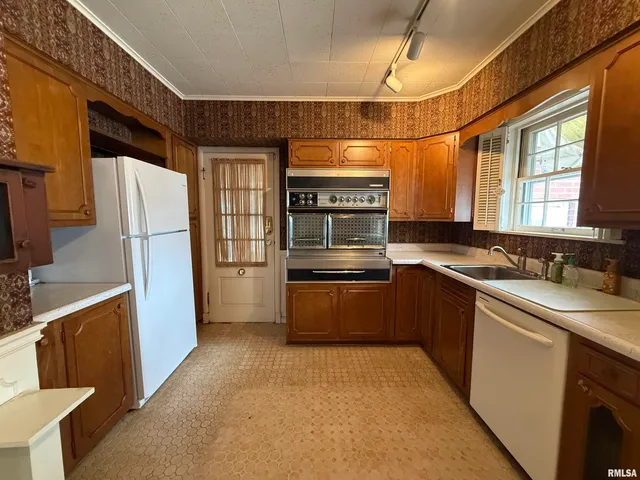 $279,900 | 215 3rd Street, Carmi, IL 62821