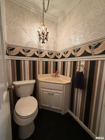 $279,900 | 215 3rd Street, Carmi, IL 62821