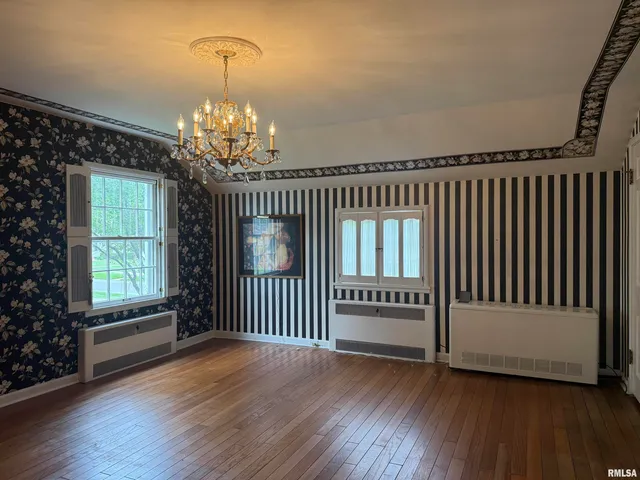 $279,900 | 215 3rd Street, Carmi, IL 62821