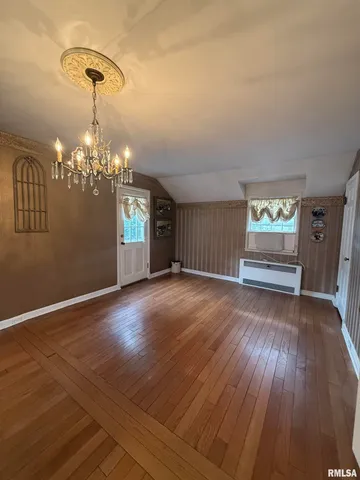 $279,900 | 215 3rd Street, Carmi, IL 62821