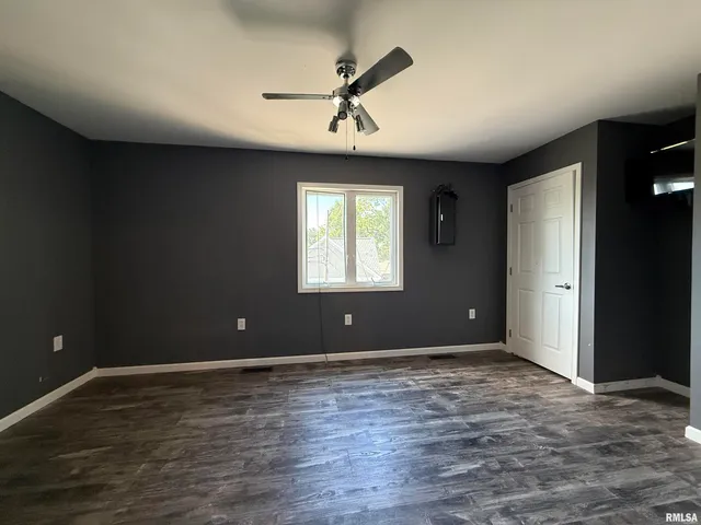 $279,900 | 215 3rd Street, Carmi, IL 62821