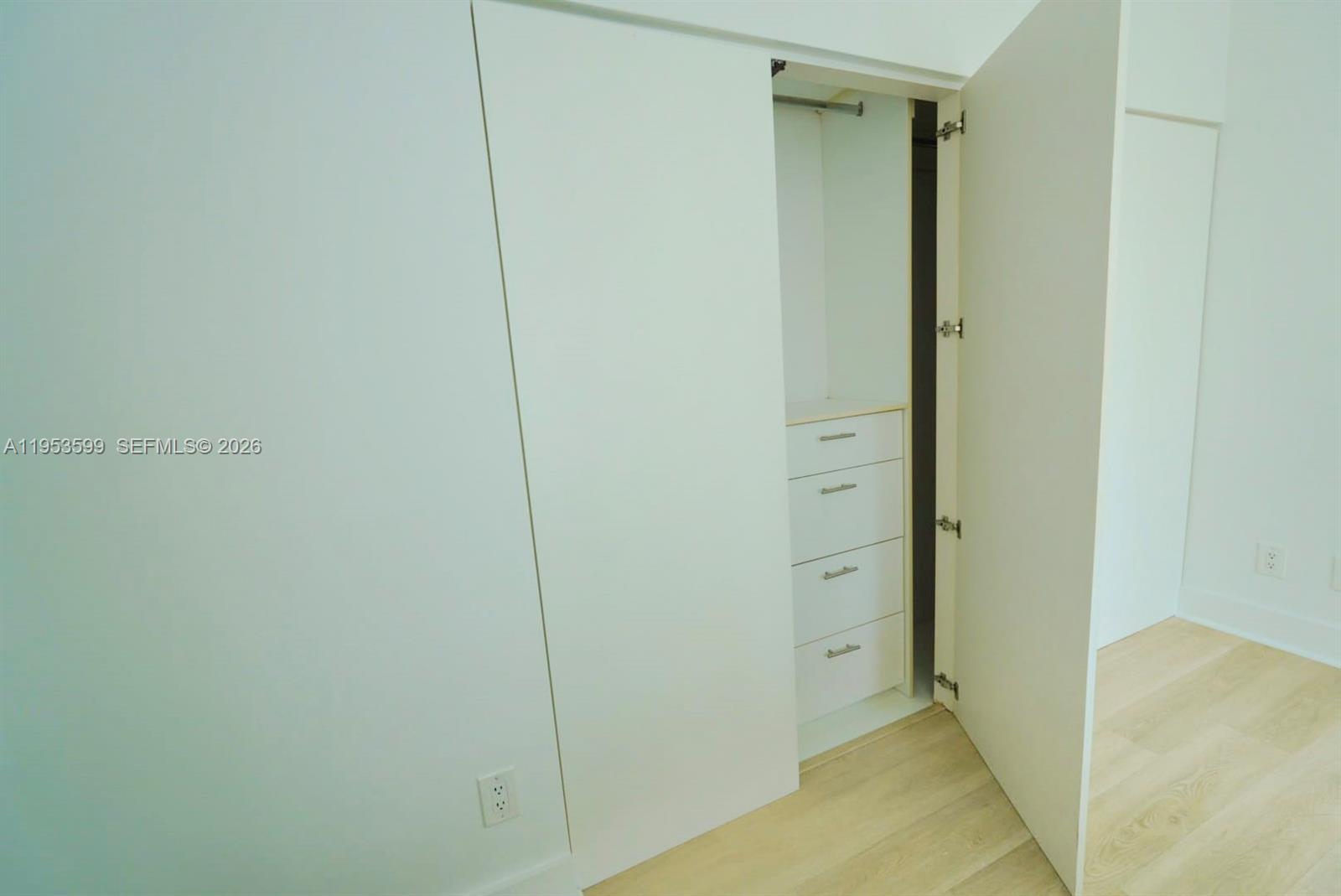 325 South Biscayne Boulevard, Unit 3314 Miami, FL 33131 - Photo 24 of 30 a view of closet area