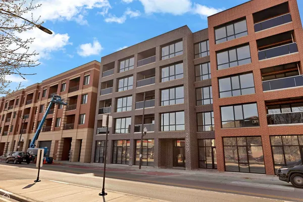 $2,750 | 2839 West Belmont Avenue, Unit 101, Chicago, IL 60618