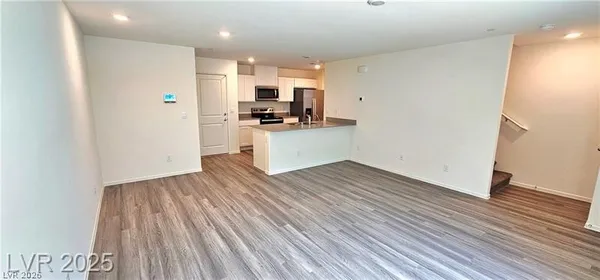 $2,075 | 9455 Calm Stream Avenue, Las Vegas, NV 89178