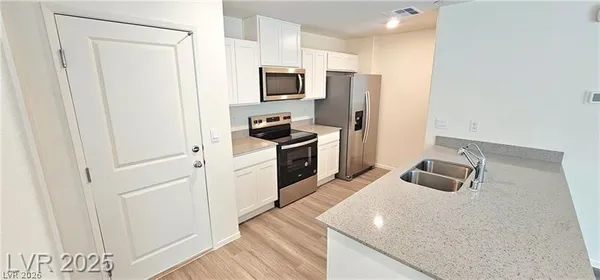 $2,075 | 9455 Calm Stream Avenue, Las Vegas, NV 89178