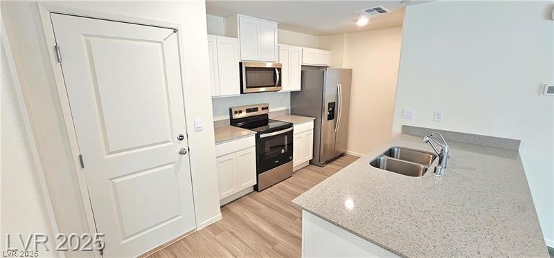 9455 Calm Stream Avenue Las Vegas, NV 89178 - Photo 3 of 31