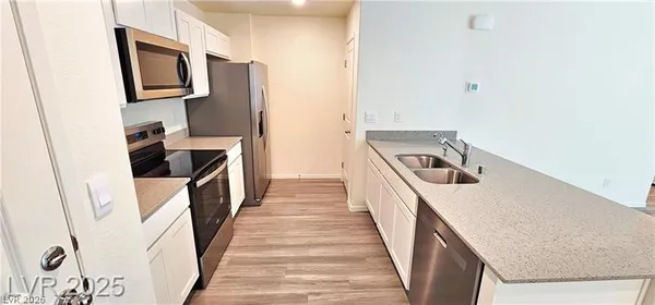 $2,075 | 9455 Calm Stream Avenue, Las Vegas, NV 89178
