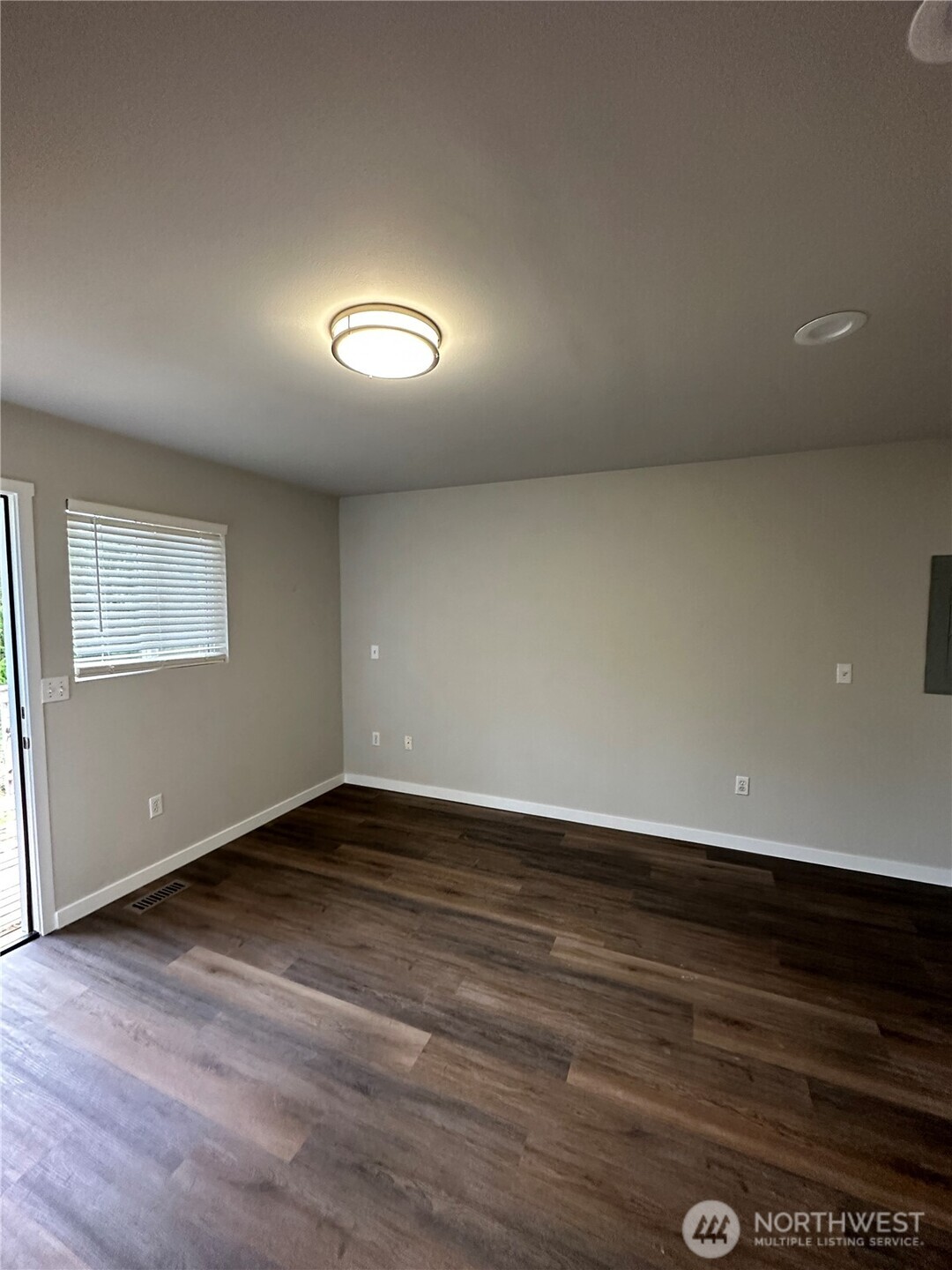 15630 Southeast 116th Street Renton, WA 98059 - Photo 4 of 8