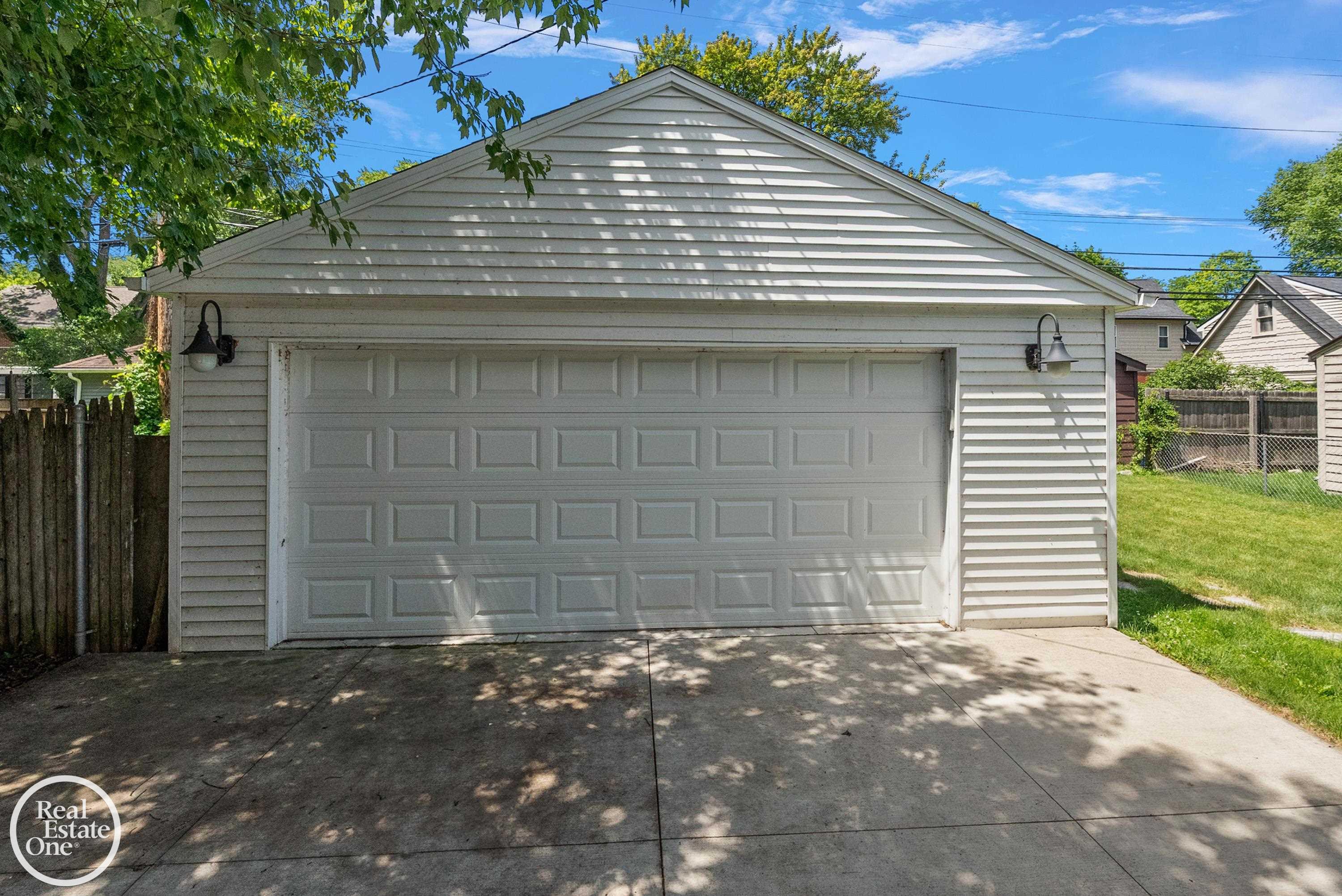 897 Rivard Boulevard Grosse Pointe, MI 48230 - Photo 10 of 42 50212858-cce50c02-1b4d-446f-8801-87cb3a615dcb.JPG