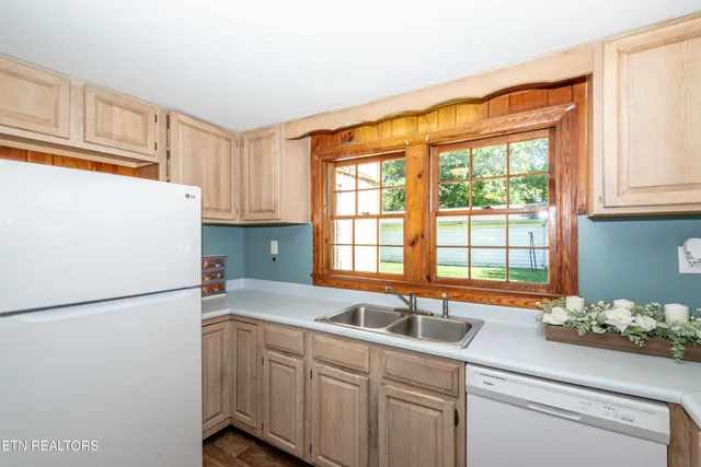 $574,900 | 8121 West Old Highway 73, Townsend, TN 37882