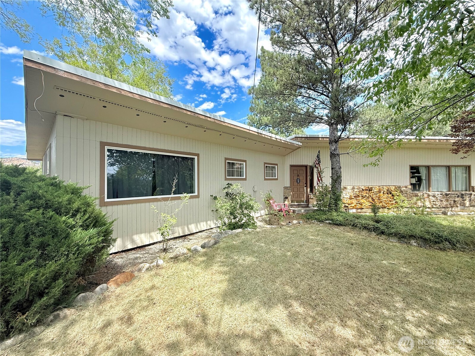 63 Kermel Road Omak, WA 98841 - Photo 2 of 40