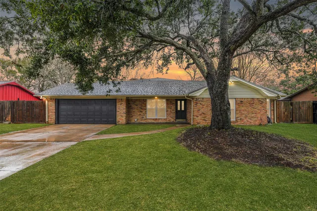 $329,000 | 307 Meyer Street, Alvin, TX 77511