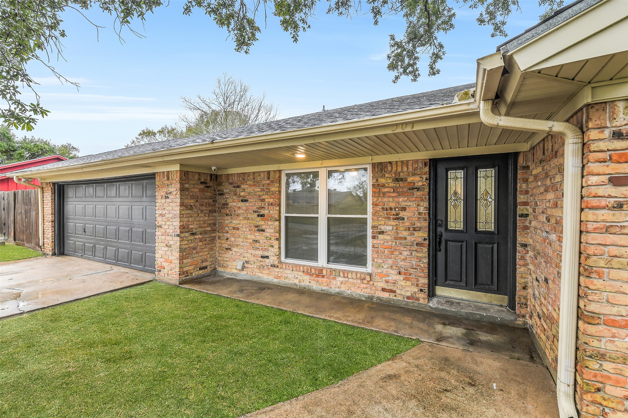 307 Meyer Street Alvin, TX 77511 - Photo 3 of 34