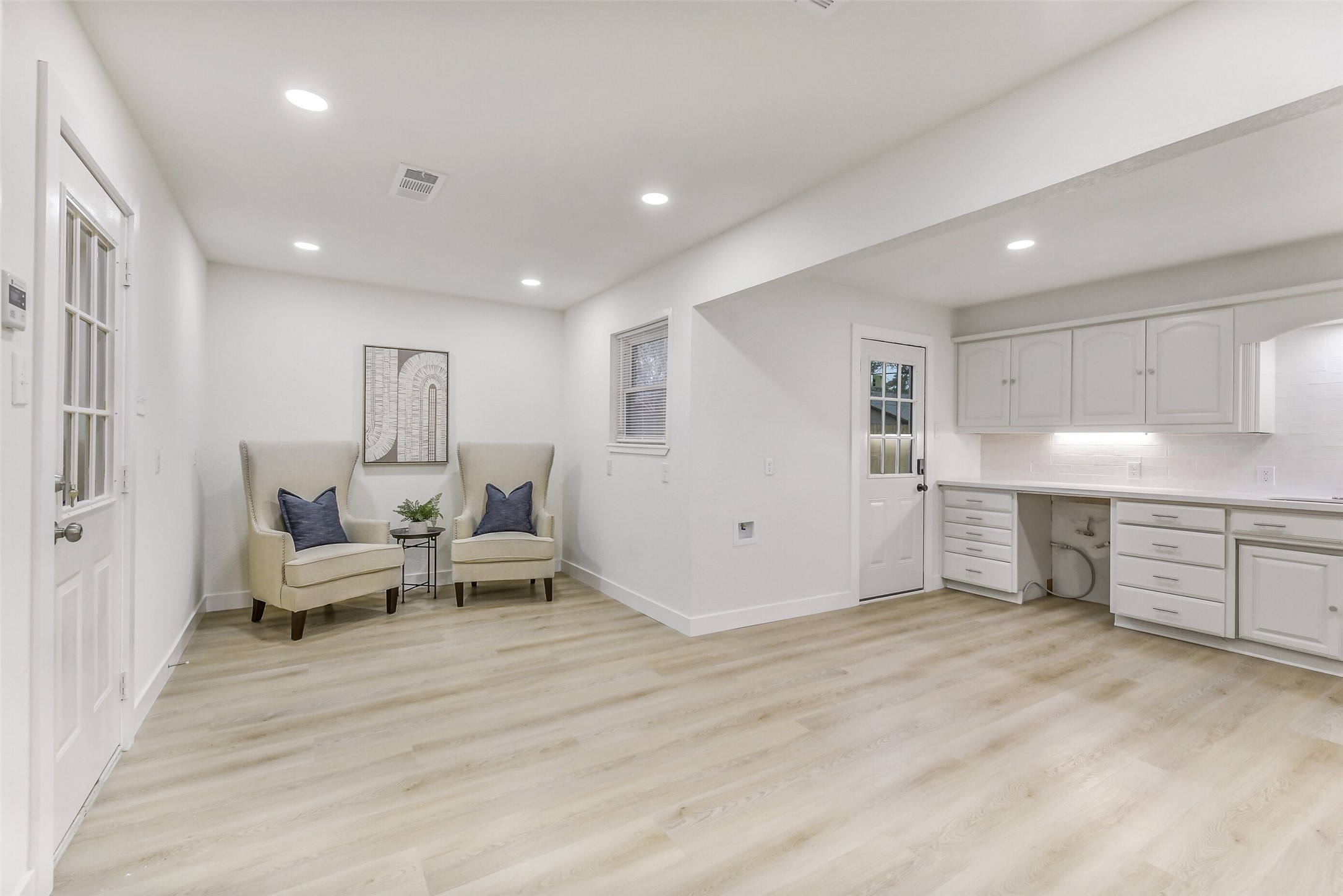 307 Meyer Street Alvin, TX 77511 - Photo 8 of 34