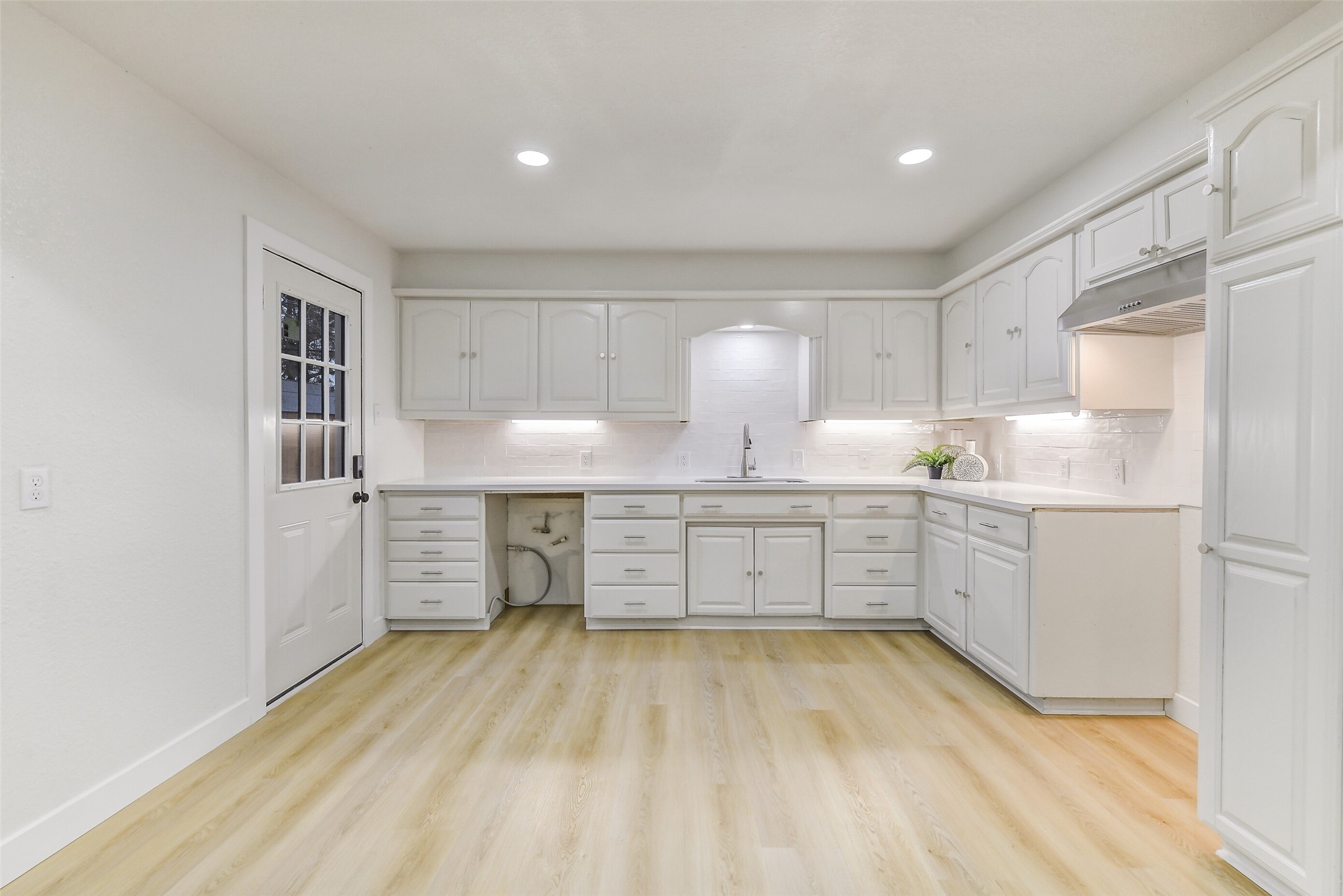 307 Meyer Street Alvin, TX 77511 - Photo 9 of 34