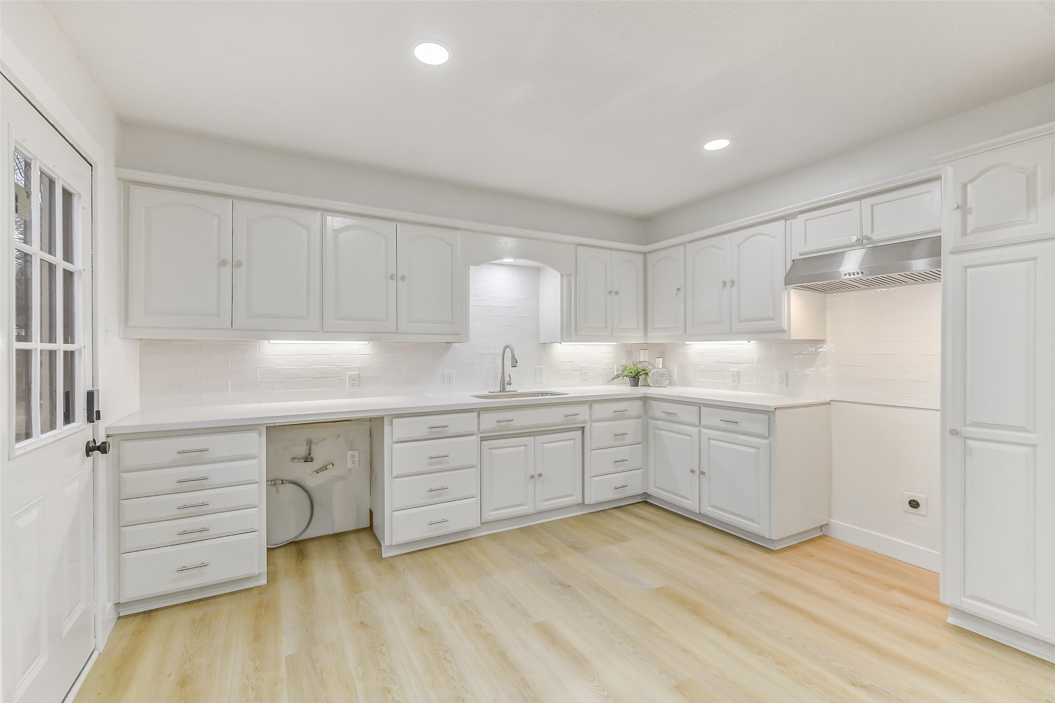 307 Meyer Street Alvin, TX 77511 - Photo 10 of 34