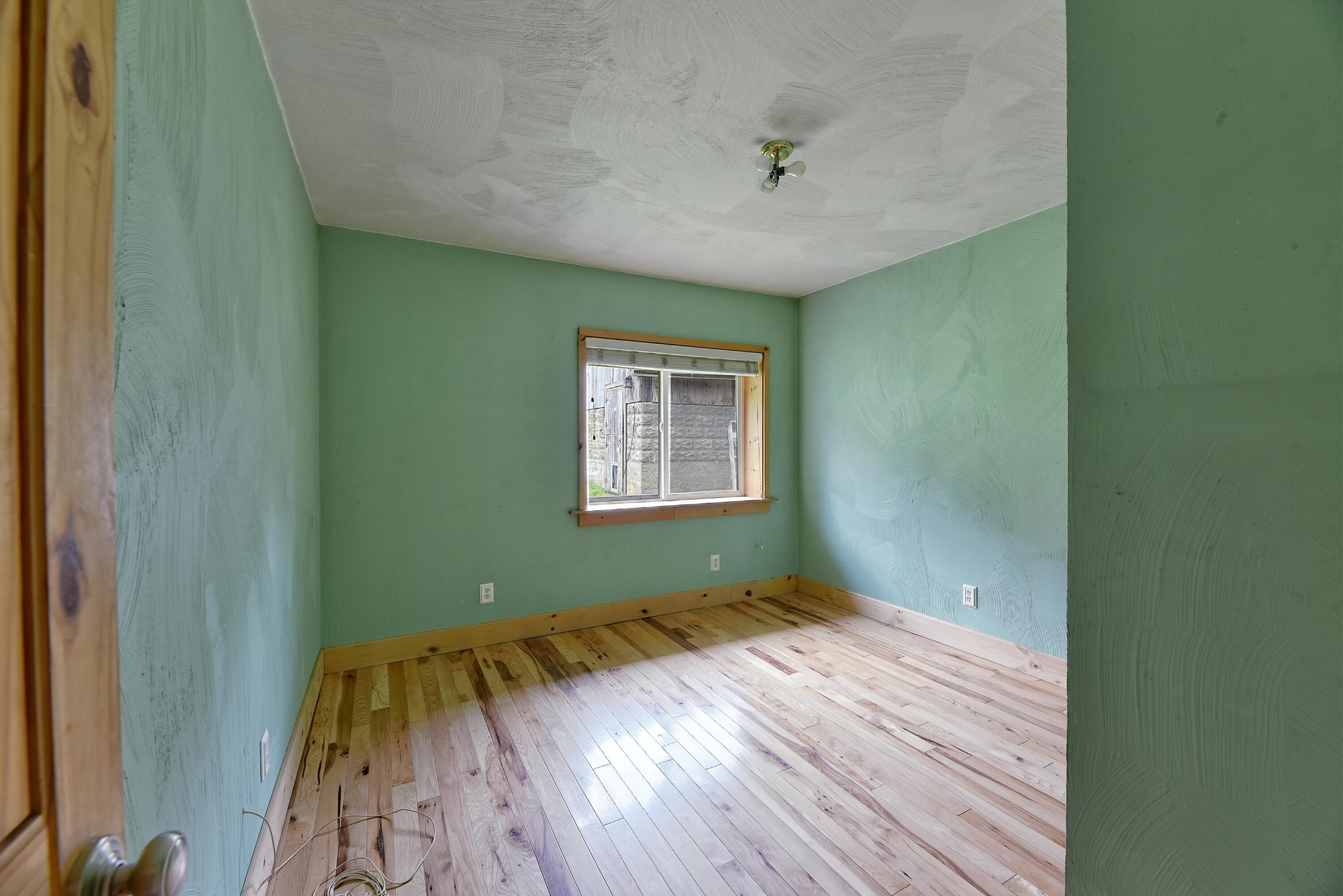 6285 Thompson Creek Road Jacksonville, OR 97530 - Photo 14 of 38 14