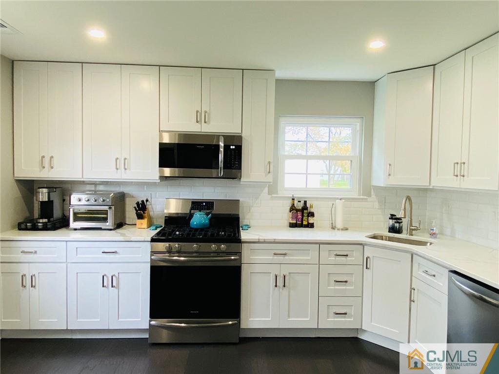 56 Rice Run East Brunswick, NJ 08816 - Photo 6 of 33 Gallery Image 6