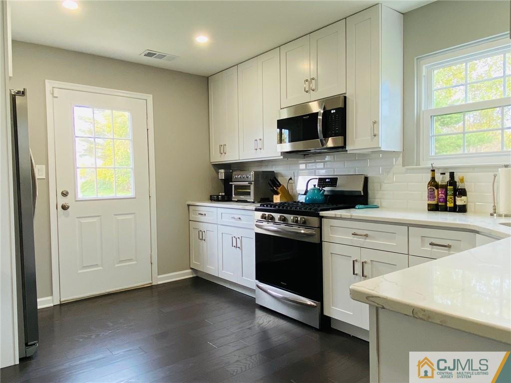 56 Rice Run East Brunswick, NJ 08816 - Photo 8 of 33 Gallery Image 8