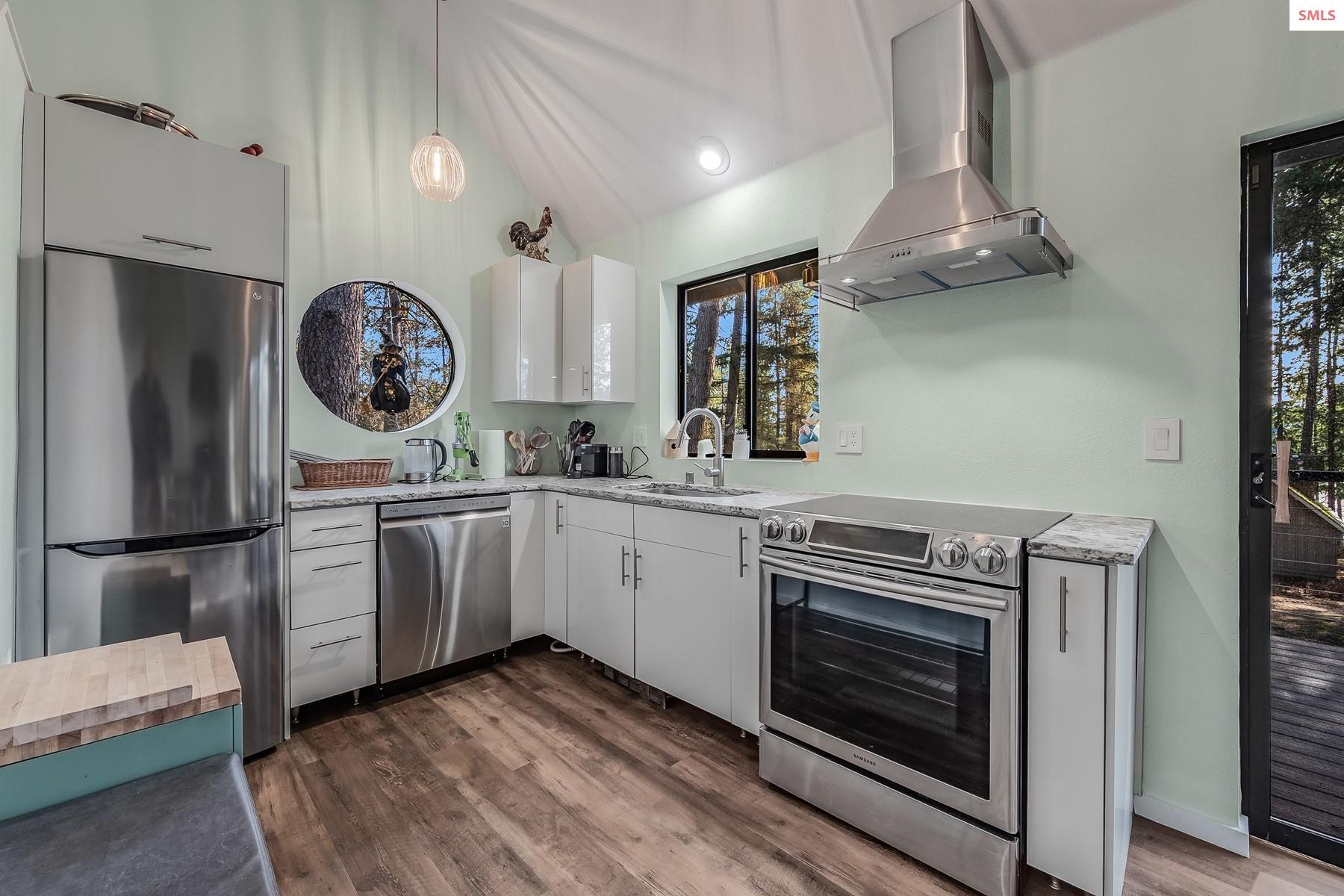 18352 South Crossbill Road Coeur D'Alene, ID 83814 - Photo 7 of 27 Updated Kitchen.