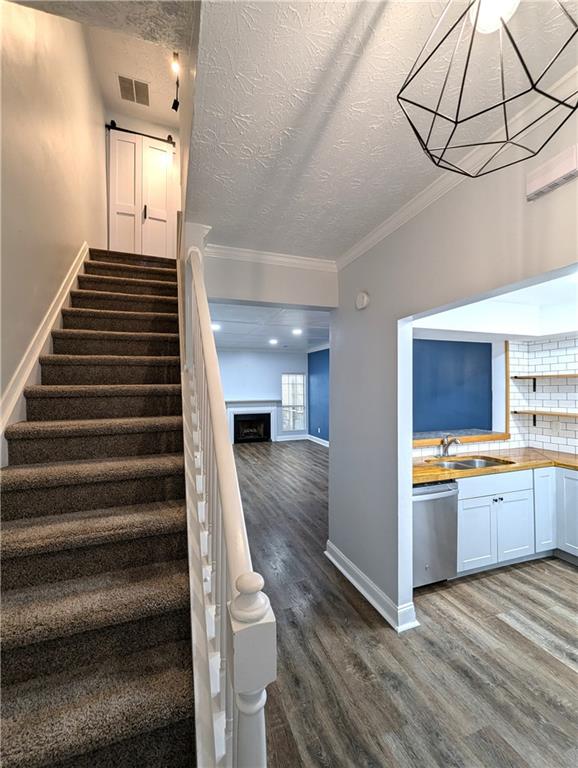 906 Wedgewood Way Sandy Springs, GA 30350 - Photo 2 of 26