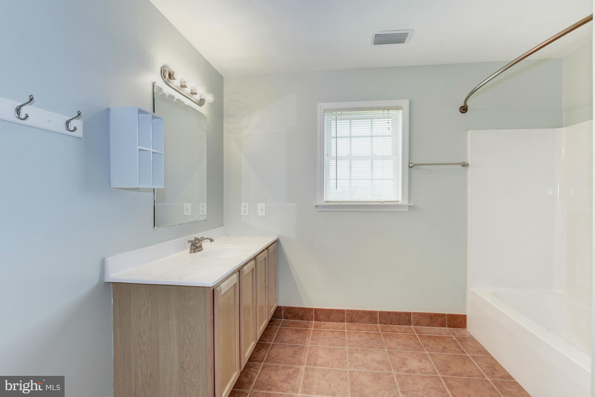 39991 Braddock Road Aldie, VA 20105 - Photo 23 of 30 Hall Full Bath 2