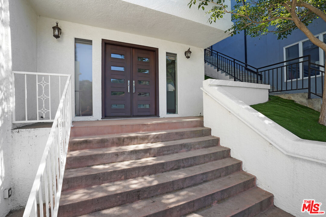 3832 Shannon Road Los Angeles, CA 90027 - Photo 7 of 52