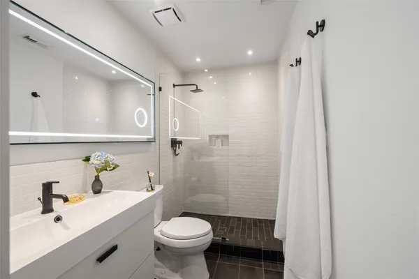 $2,750 | 258 Sentry Maple Place, The Woodlands, TX 77382