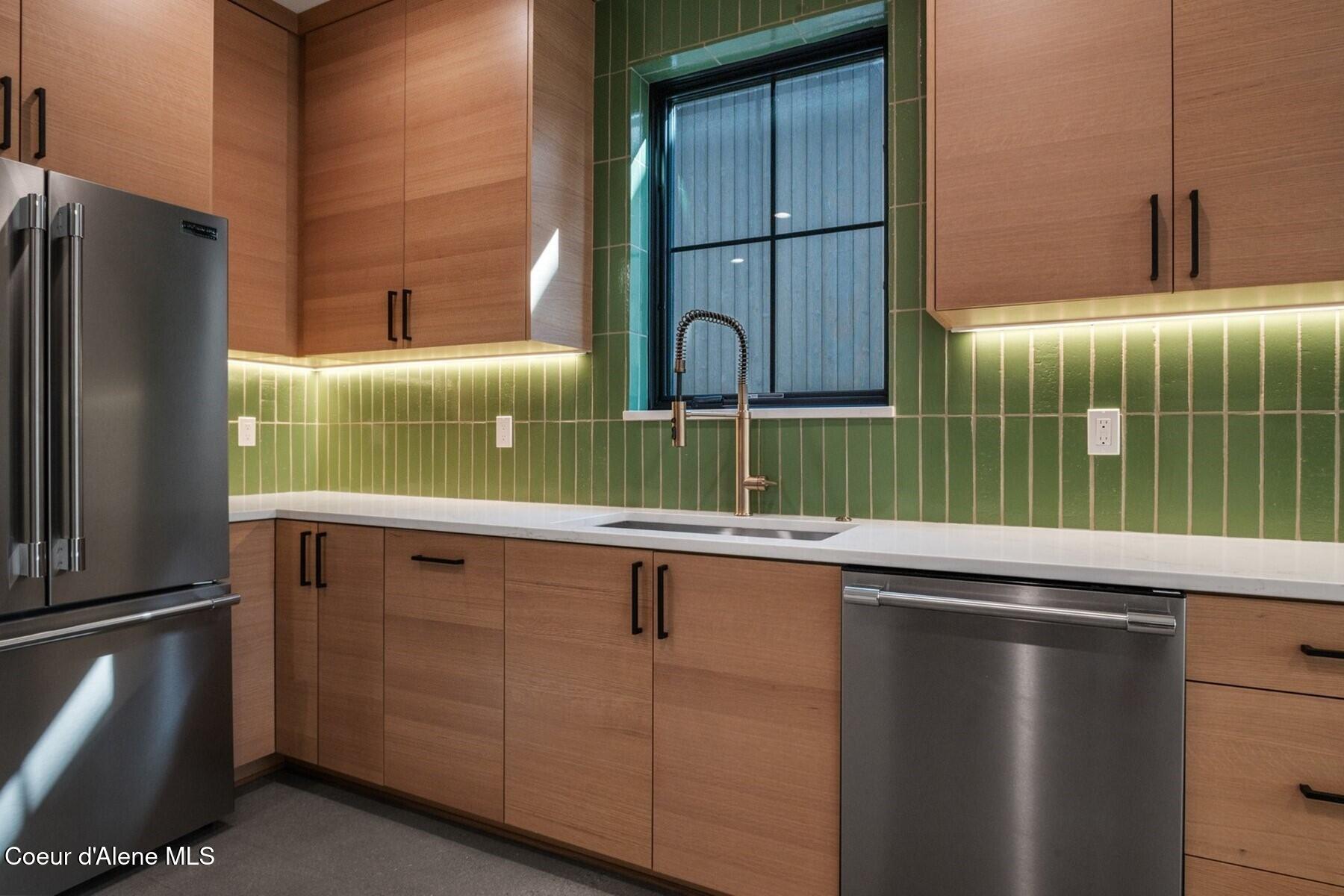 215 West Lake Street Sandpoint, ID 83864 - Photo 12 of 44 Kitchen with Ample Space