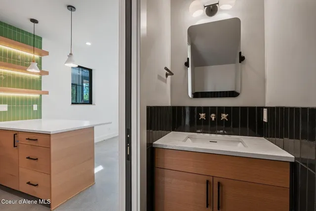 $855,000 | 215 West Lake Street, Sandpoint, ID 83864