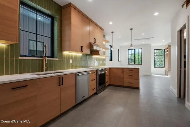 $855,000 | 215 West Lake Street, Sandpoint, ID 83864