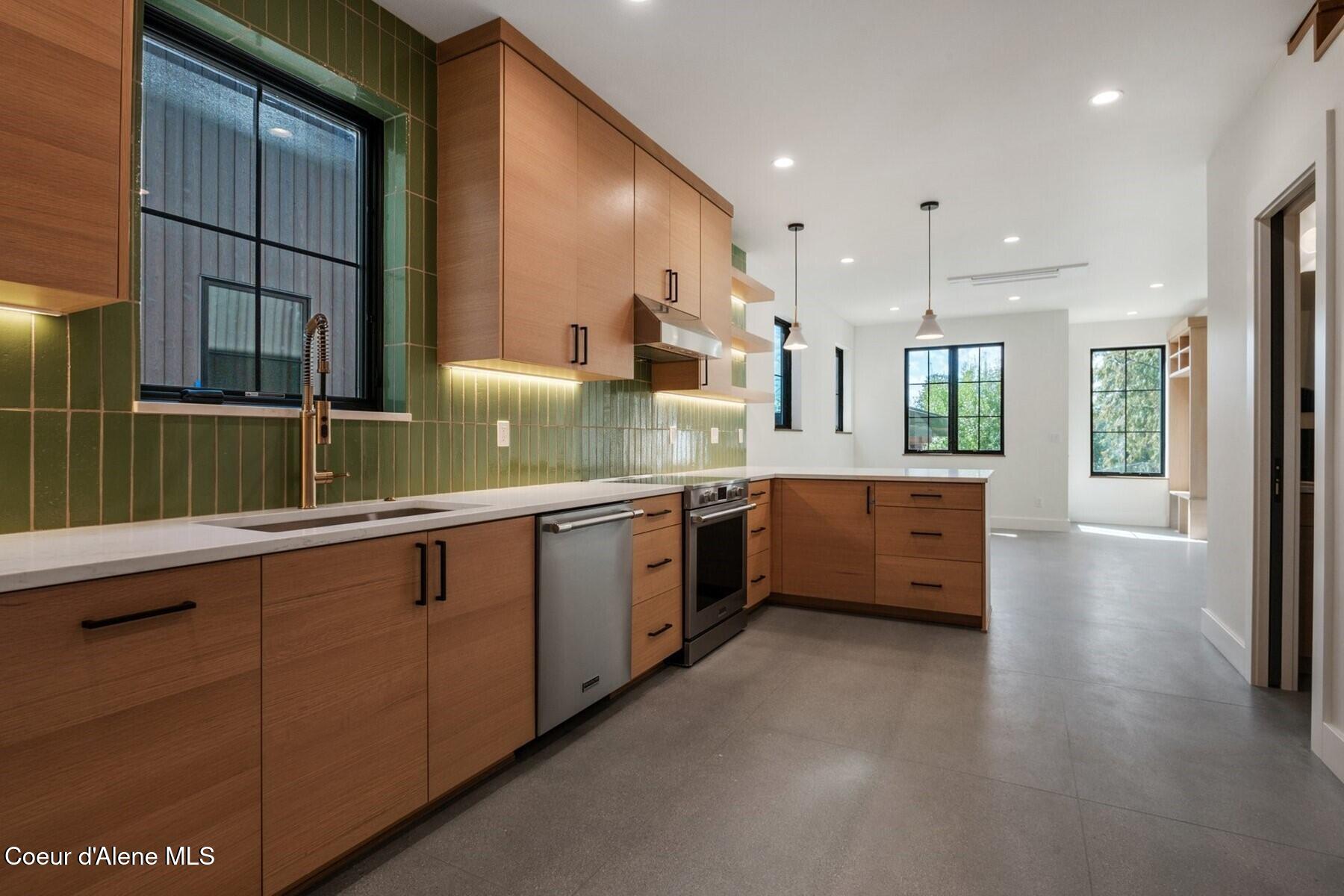 215 West Lake Street Sandpoint, ID 83864 - Photo 3 of 44 Open Kitchen